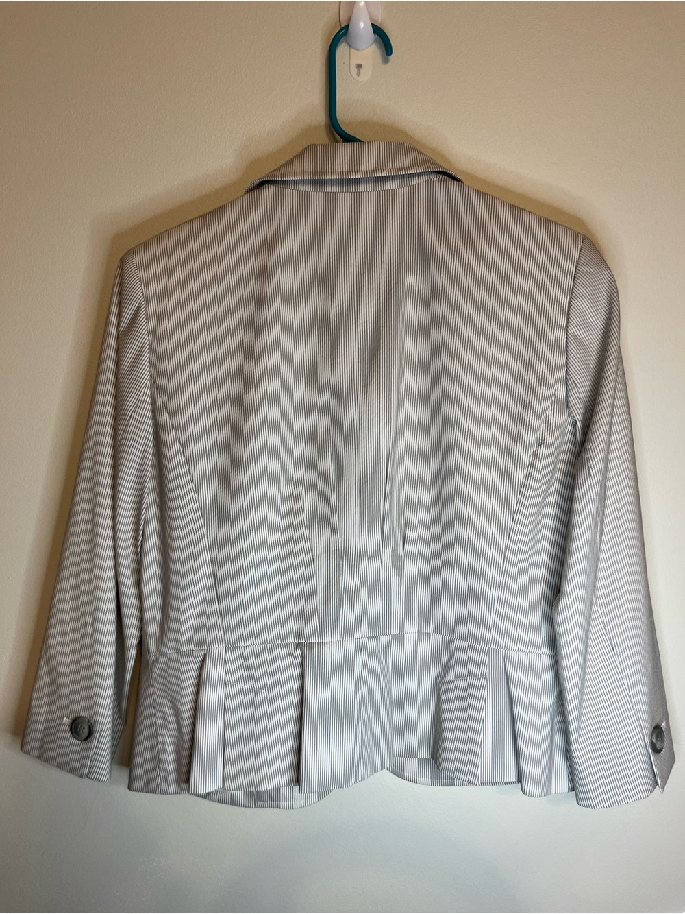 Ann Taylor LOFT Light Gray Pinstripe Women's Blazer Size 6 - Picture 8 of 14